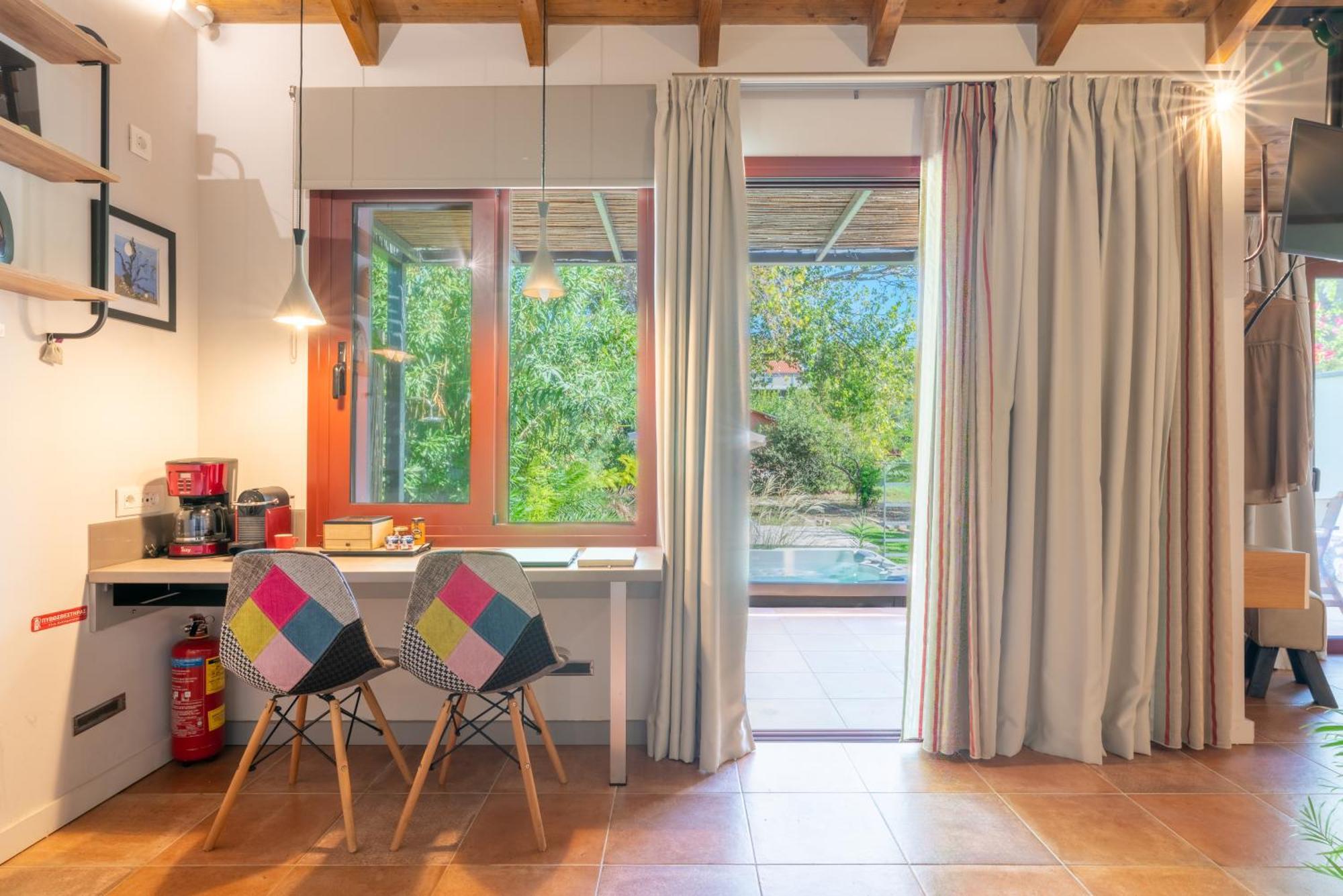 Klaritz Luxury Suites Lassi  Buitenkant foto