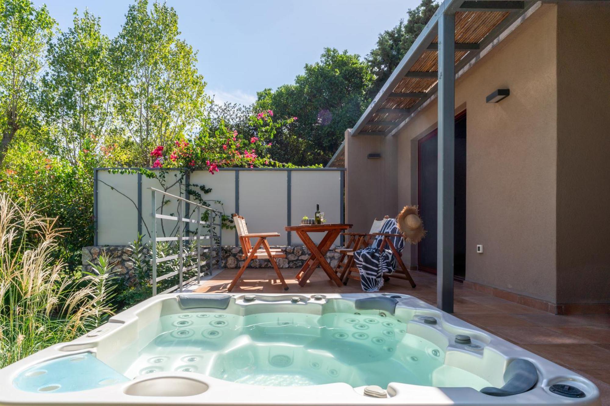 Klaritz Luxury Suites Lassi  Buitenkant foto