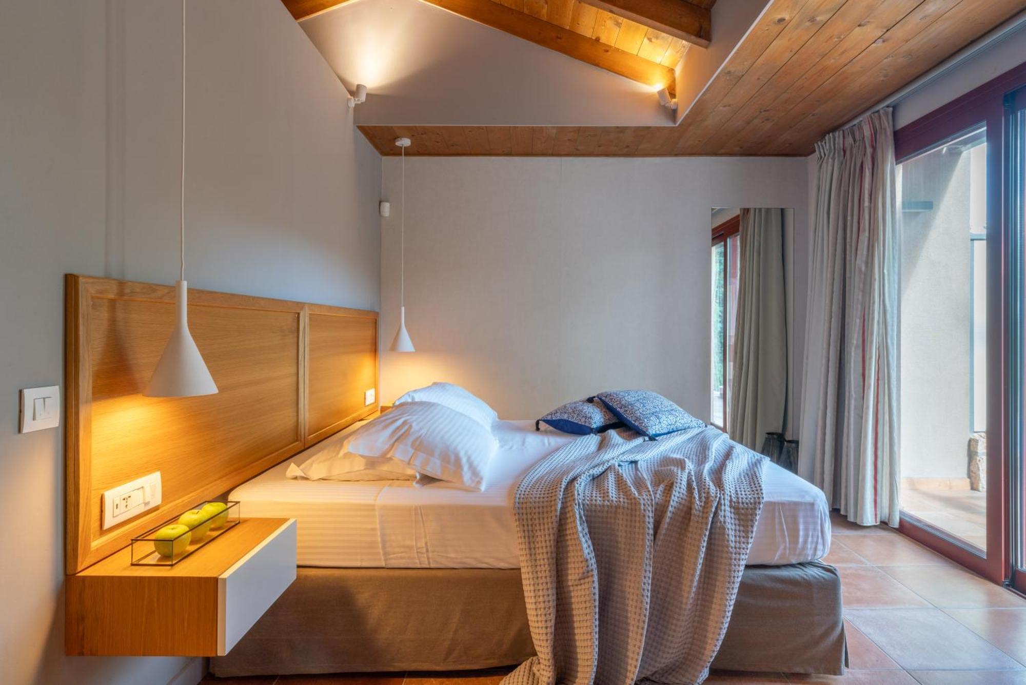 Klaritz Luxury Suites Lassi  Buitenkant foto