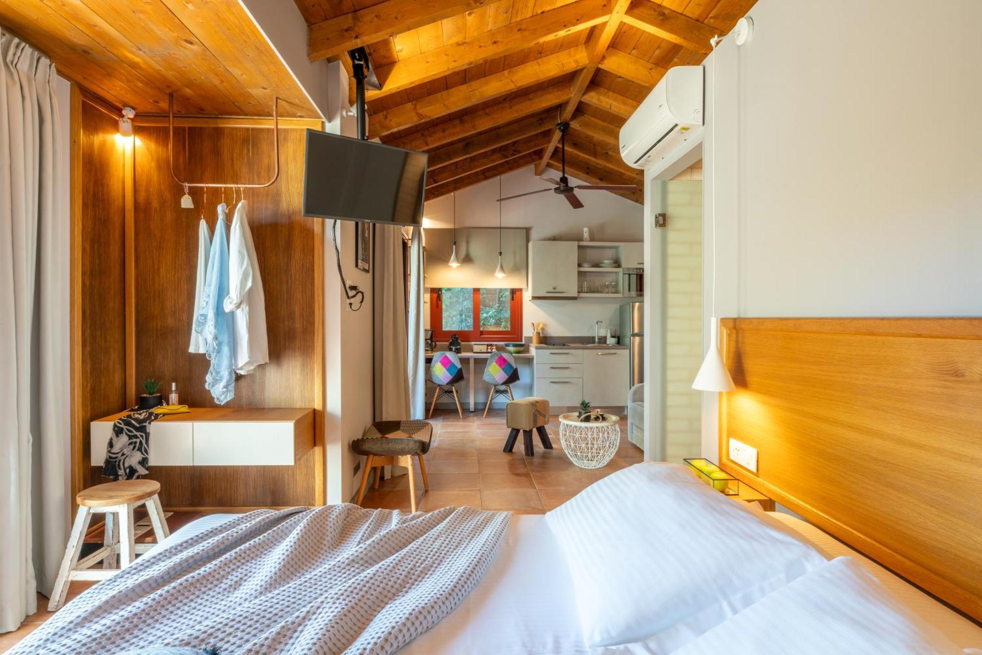 Klaritz Luxury Suites Lassi  Buitenkant foto